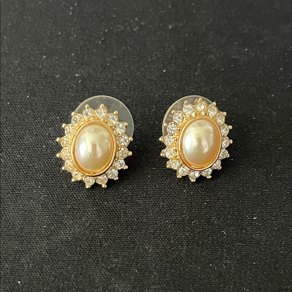 Gold Tone Rhinestone w/Faux Pearl Stud Earrings